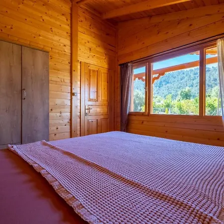 Hébergement de vacances Peaceful Wooden Bungalow With Balcony Close To Inlice Beach In Fethiye Göcek